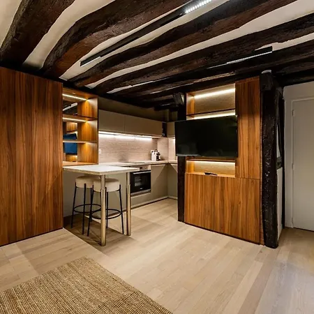 2pers # Ile St Louis # Bord De Seine アパート パリ