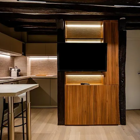 2pers # Ile St Louis # Bord De Seine باريس